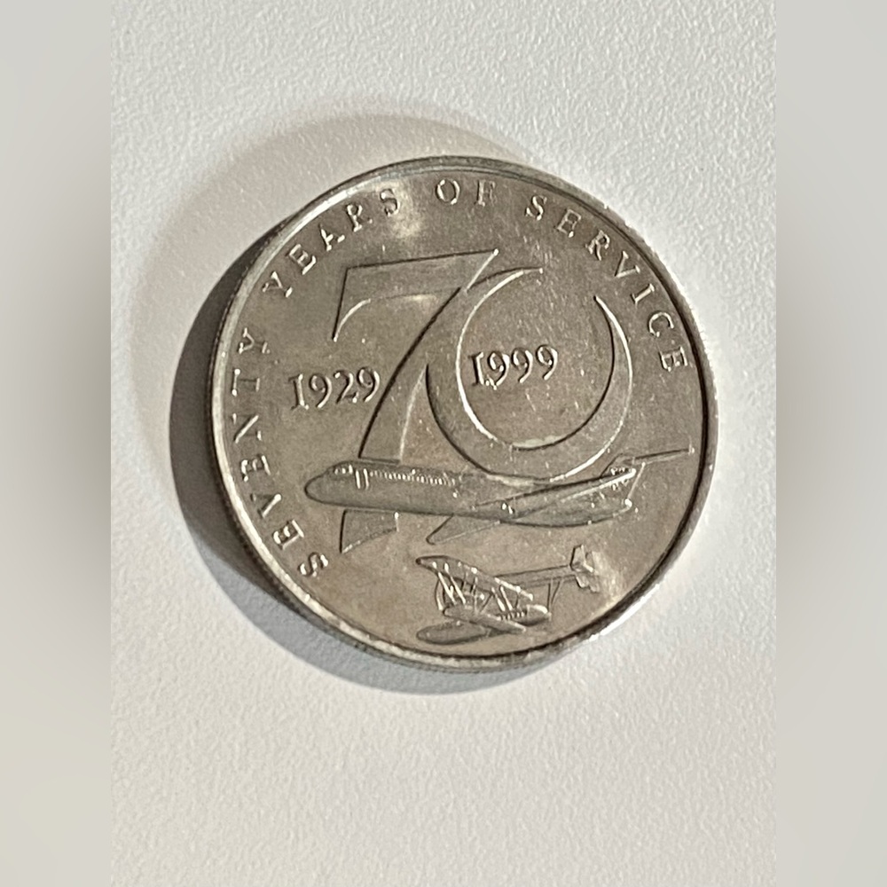 1929-1999 HAWAIIAN AIRLINES WINGS OF THE ISLANDS 70 YEARS SERVICE COIN - Picture 3 of 4